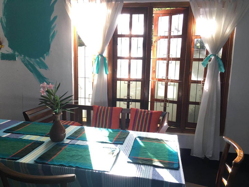 C- World Hotel Trincomalee Bagian luar foto